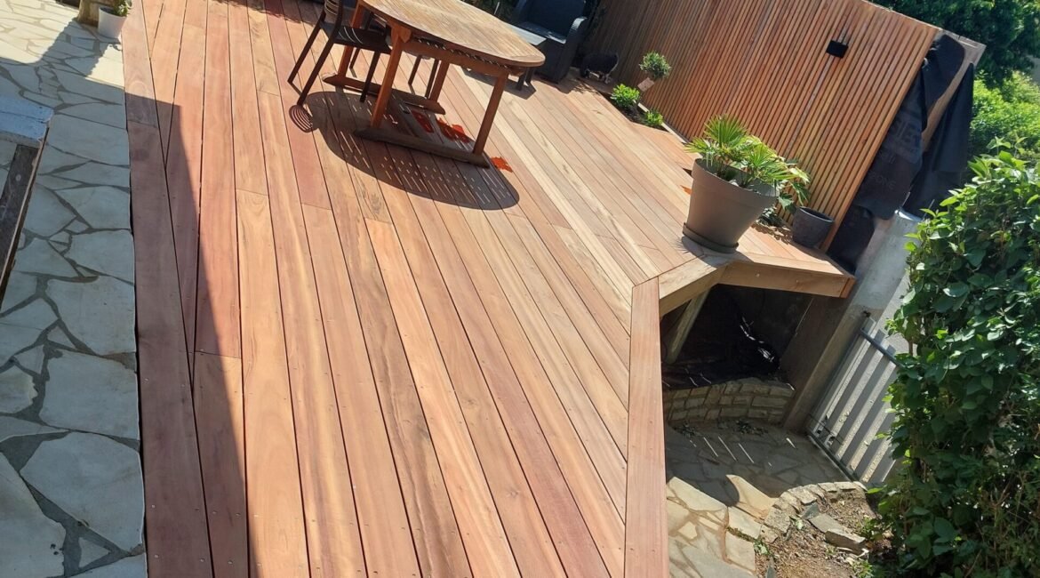 Terrasse sur pilotis en bois