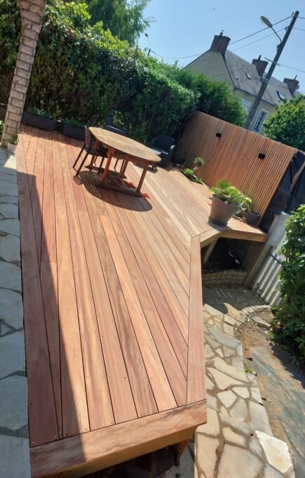 Terrasse sur pilotis en bois