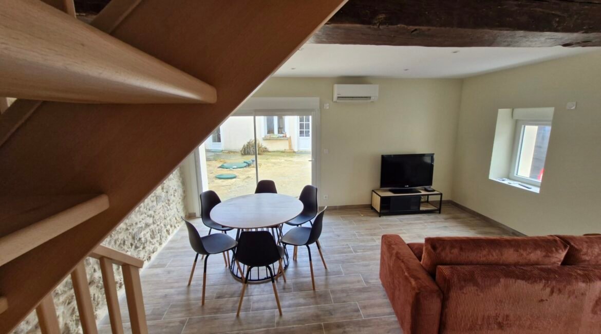 Salon séjour d'une dépendance rénové