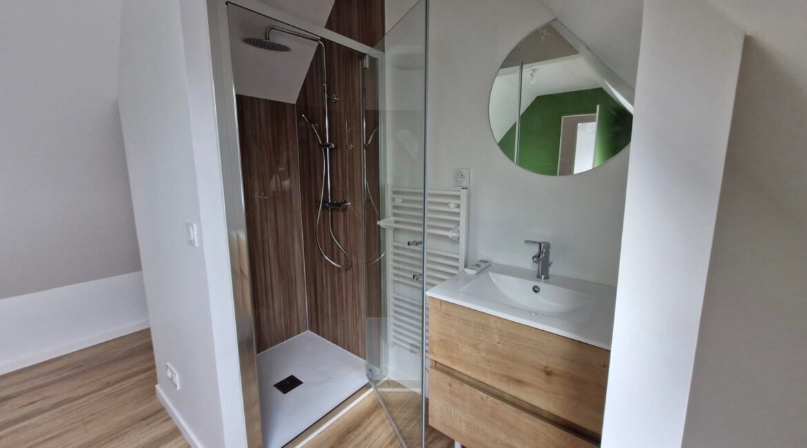 L'une des 3 salles de bain de la dépendance