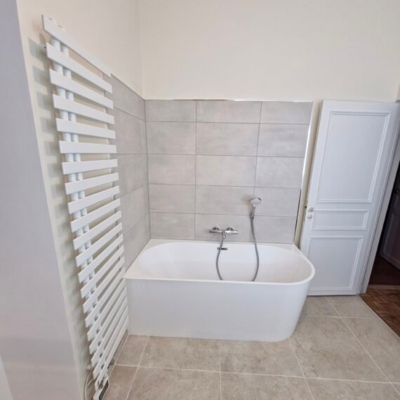 Salle de bain rénovée et modernisée