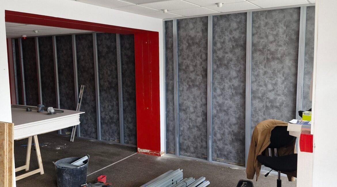 Pose de bandes sur les murs