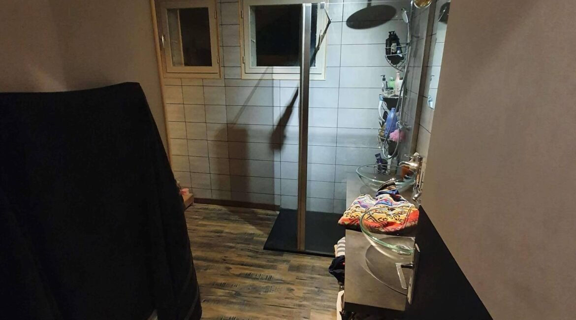 Salle de bain terminée vue de nuit